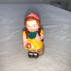 Japan little‎ red riding hood salt pepper shaker vintage red